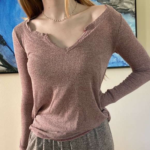 Hollister Long Sleeve - Picture 2 of 6